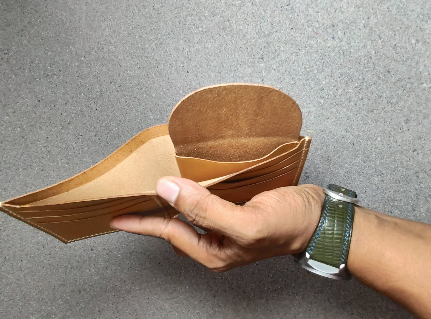 Handmade Bi-Fold Wallet (WC-C33)