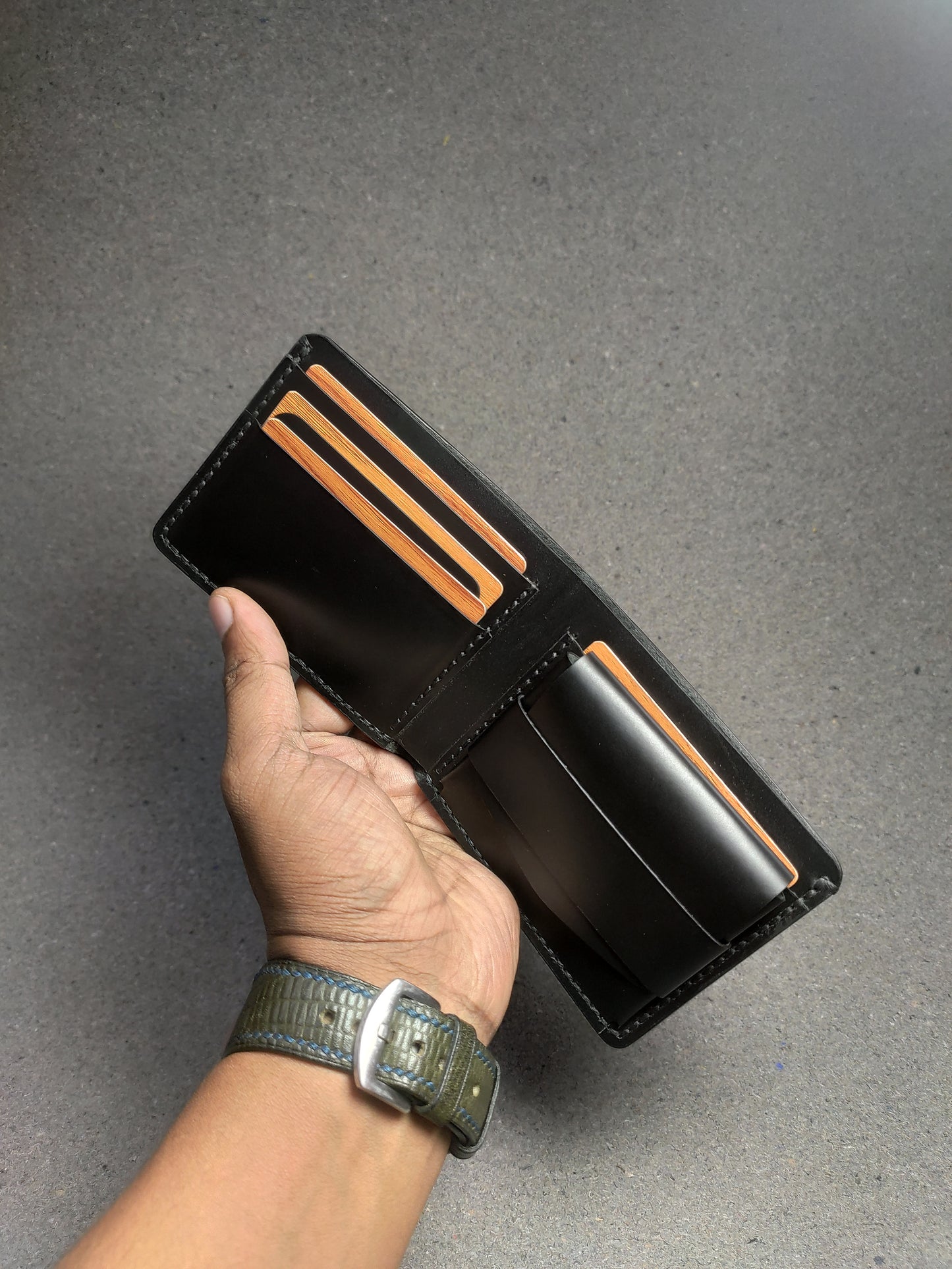 Duskline — The Refined Bi-Fold Wallet (WC-C34)