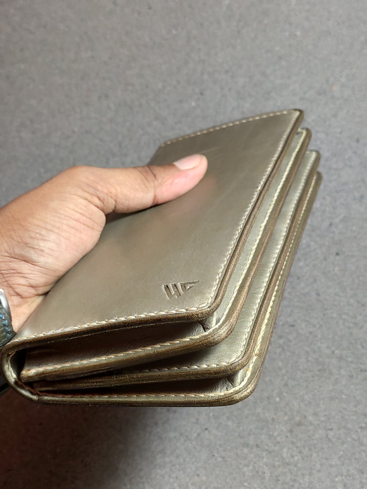 Sagehold — Crafted for the Thoughtful Carrier (WC-L19)