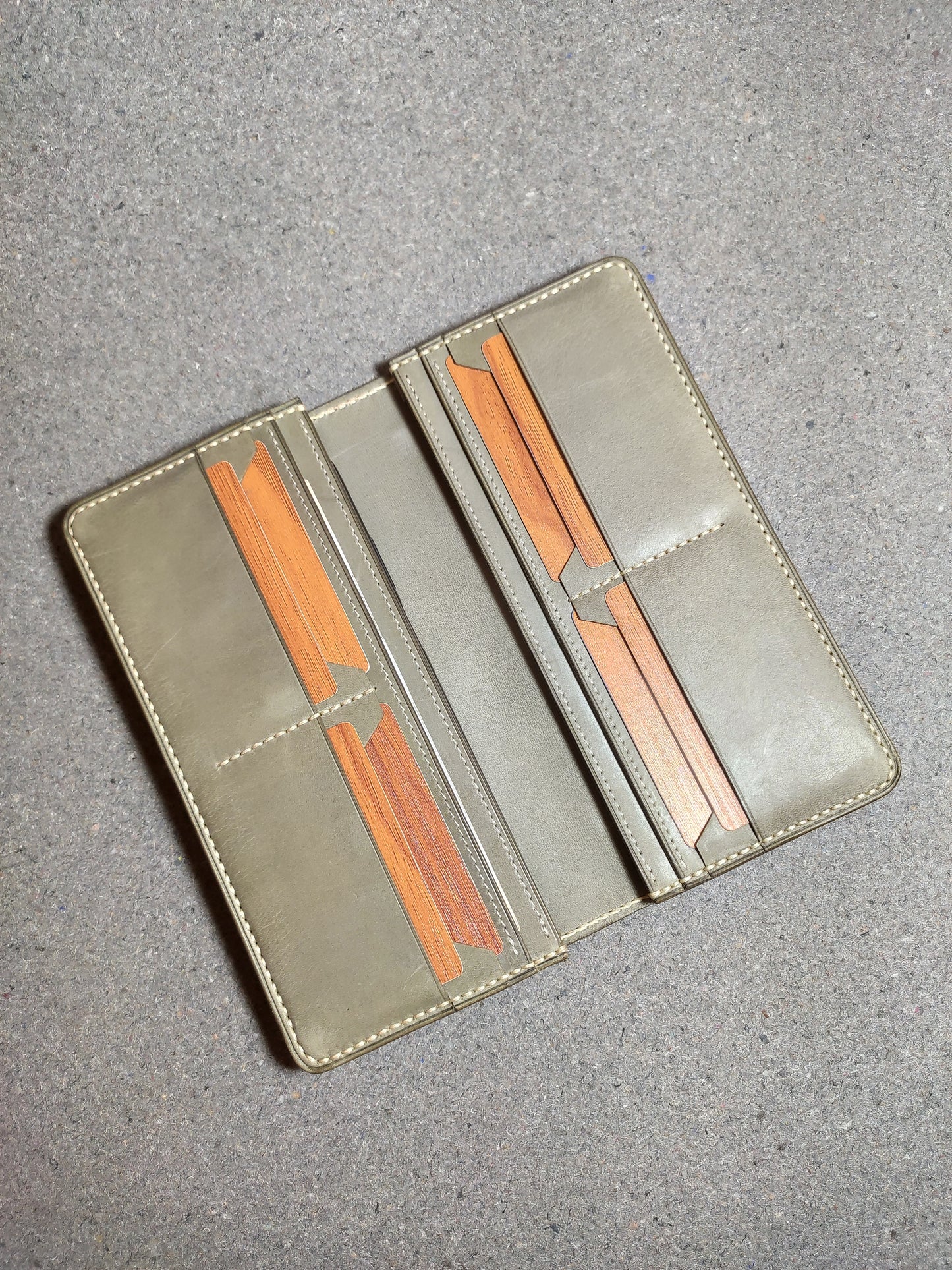 Sagehold — Crafted for the Thoughtful Carrier (WC-L19)