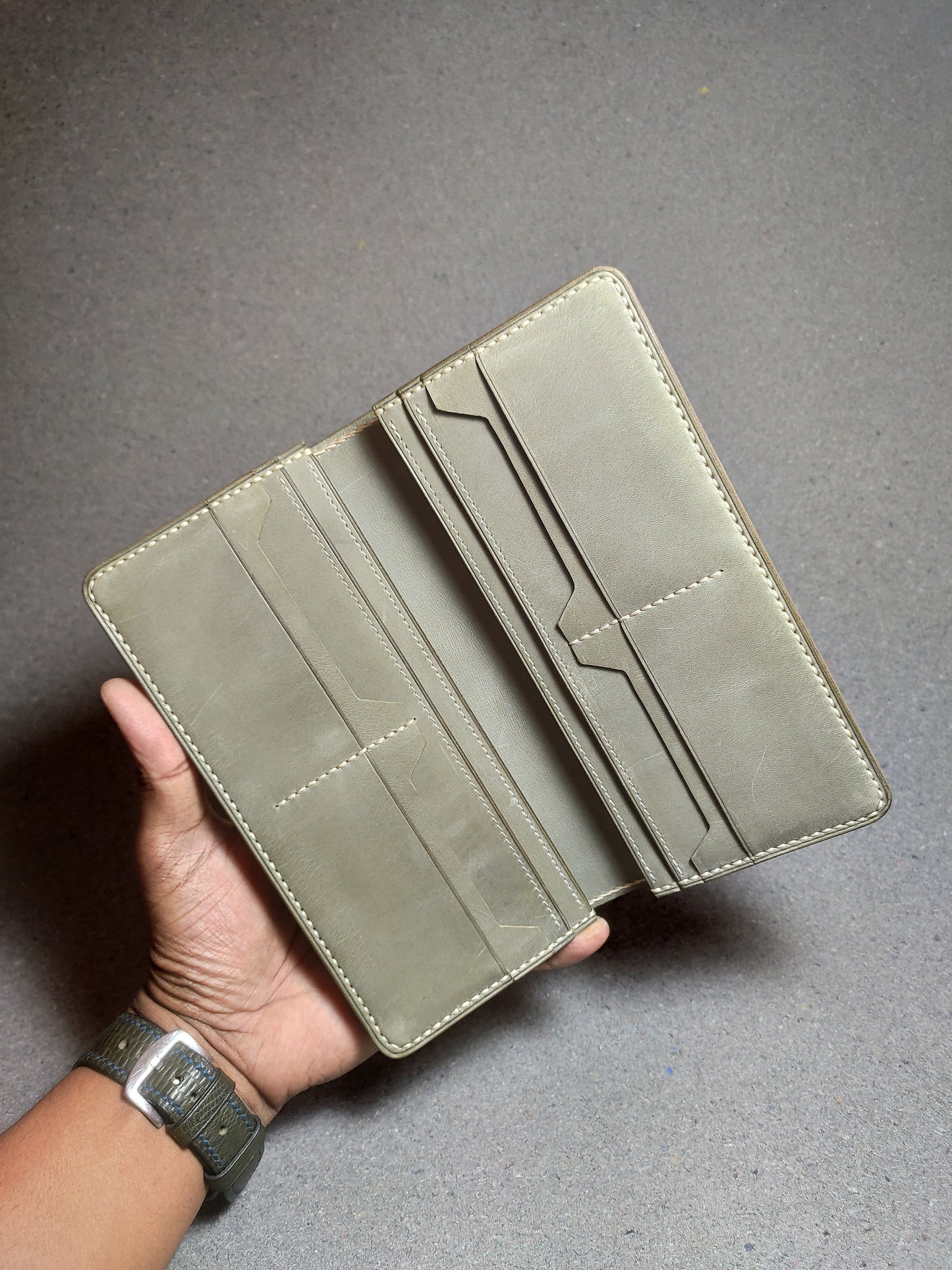 Sagehold — Crafted for the Thoughtful Carrier (WC-L19)