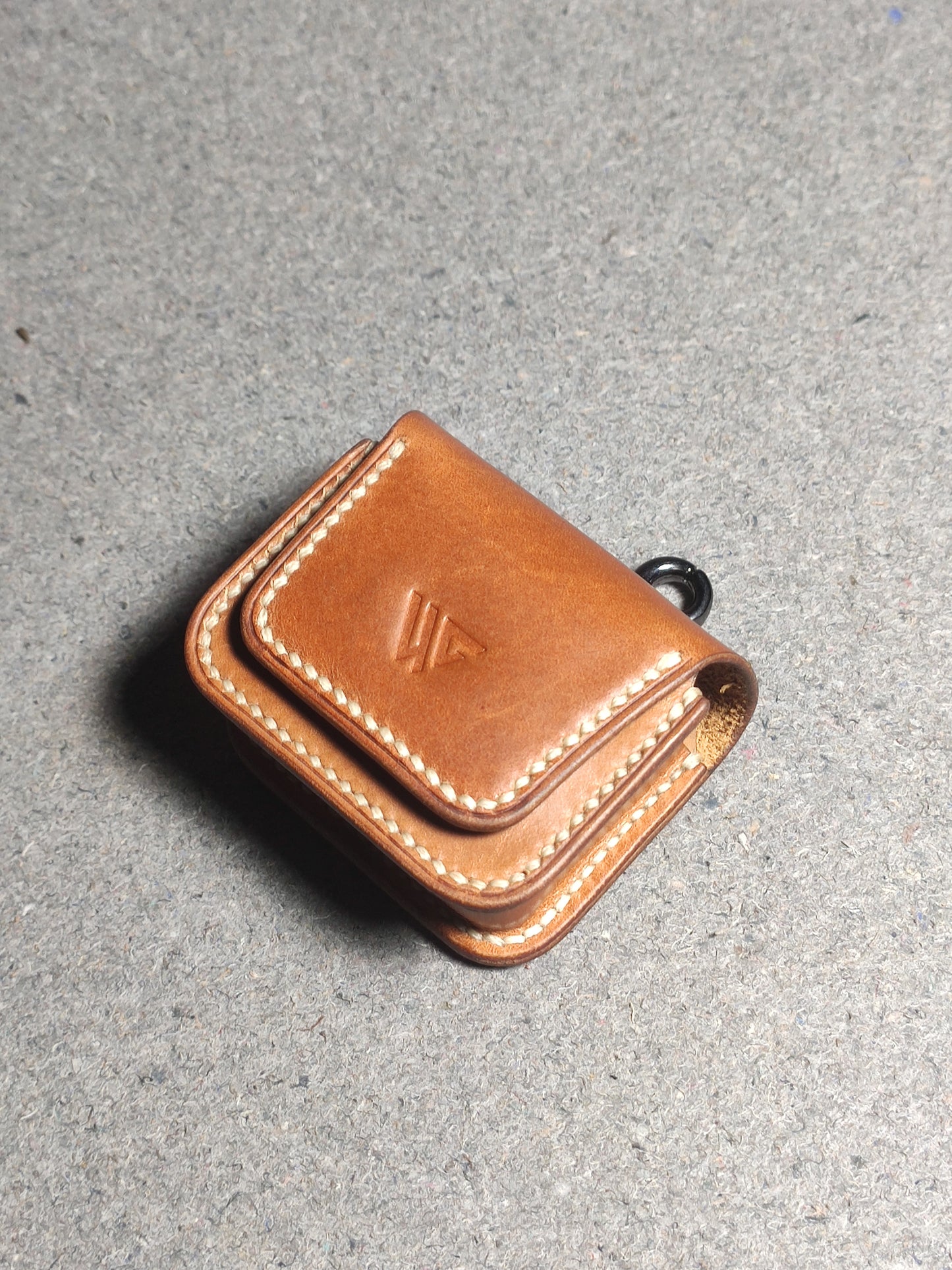 Aeris — The TWS Pouch That Speaks in Silence (WC-E1)