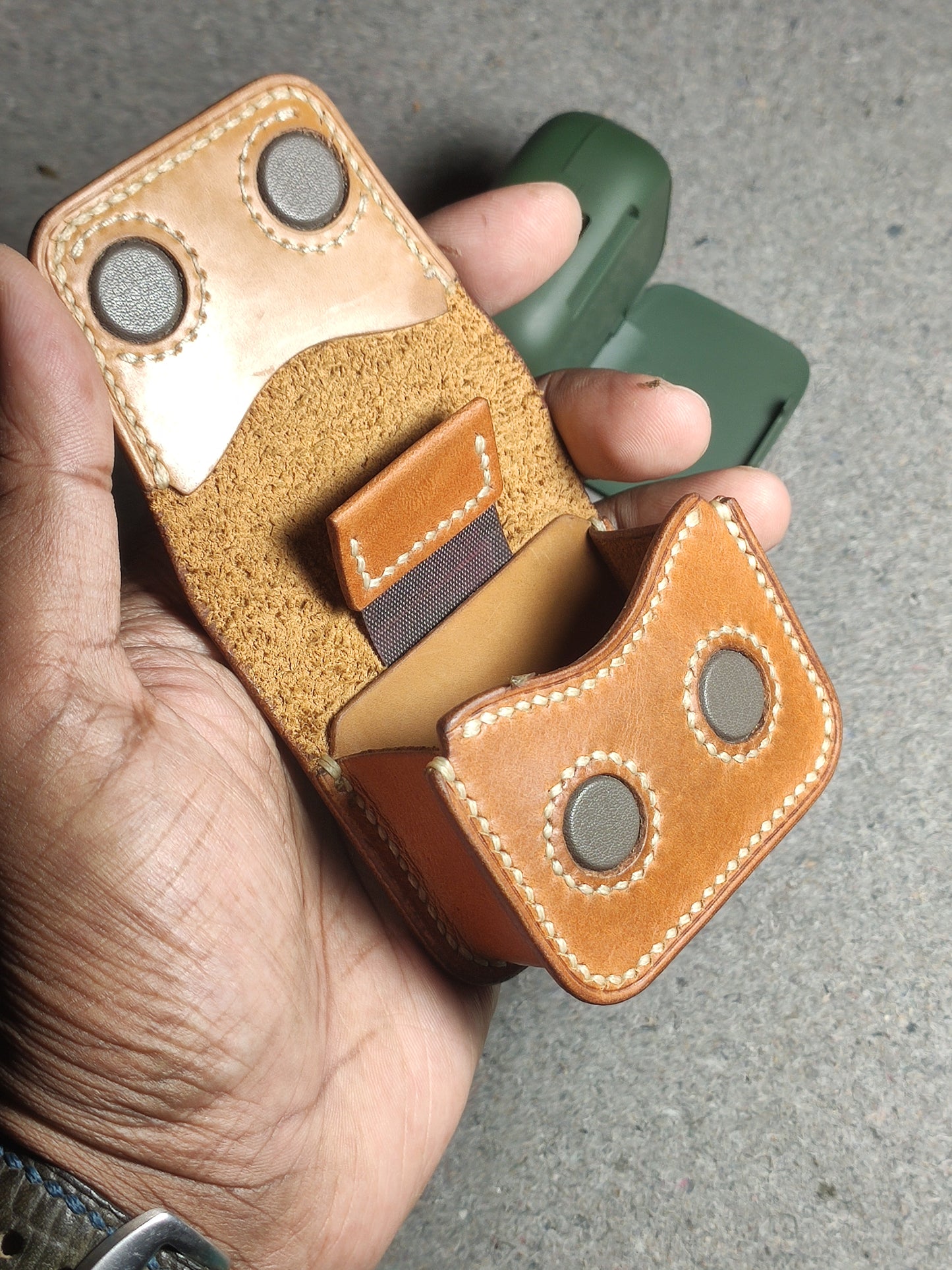 Aeris — The TWS Pouch That Speaks in Silence (WC-E1)