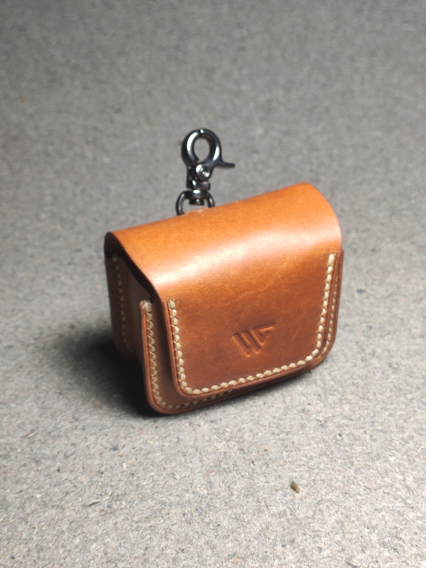 Aeris — The TWS Pouch That Speaks in Silence (WC-E1)