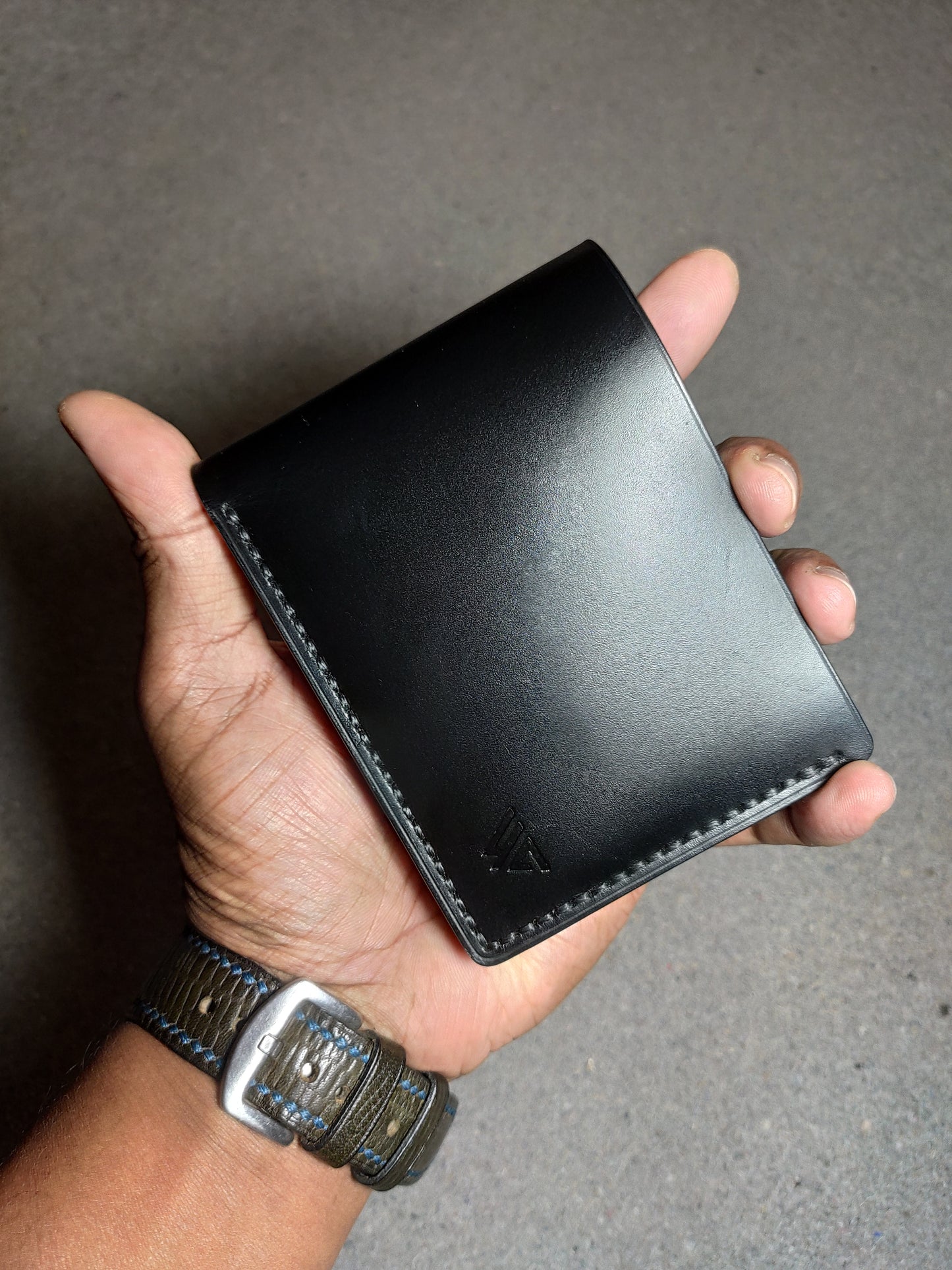 Duskline — The Refined Bi-Fold Wallet (WC-C34)