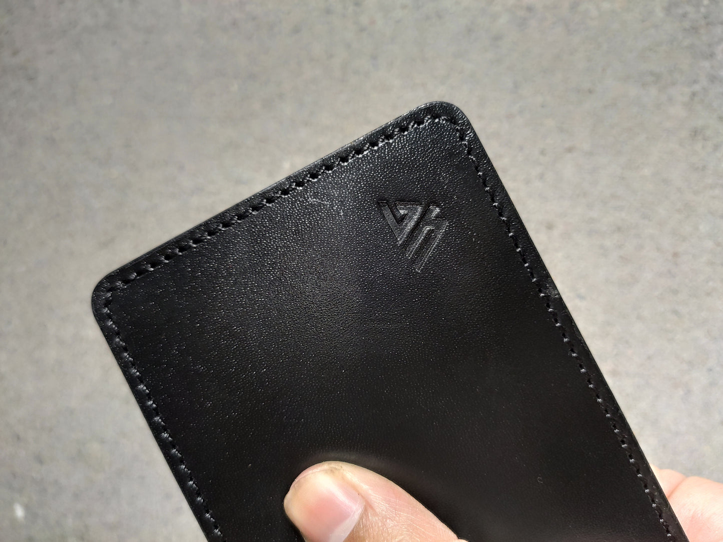 Noir Glide — The Sleek Smart-Pull Wallet (WC-C41)