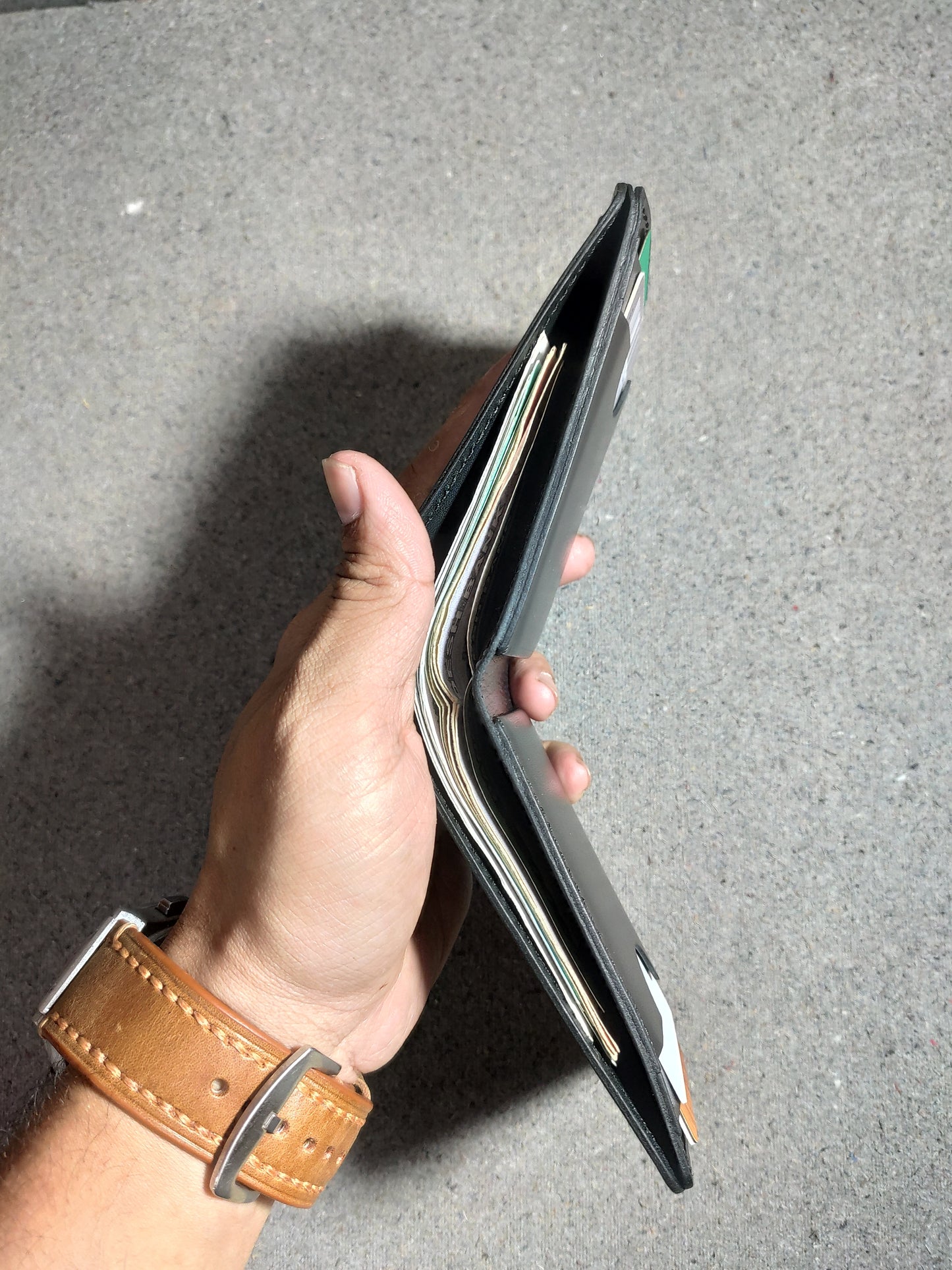 Noir Glide — The Sleek Smart-Pull Wallet (WC-C41)