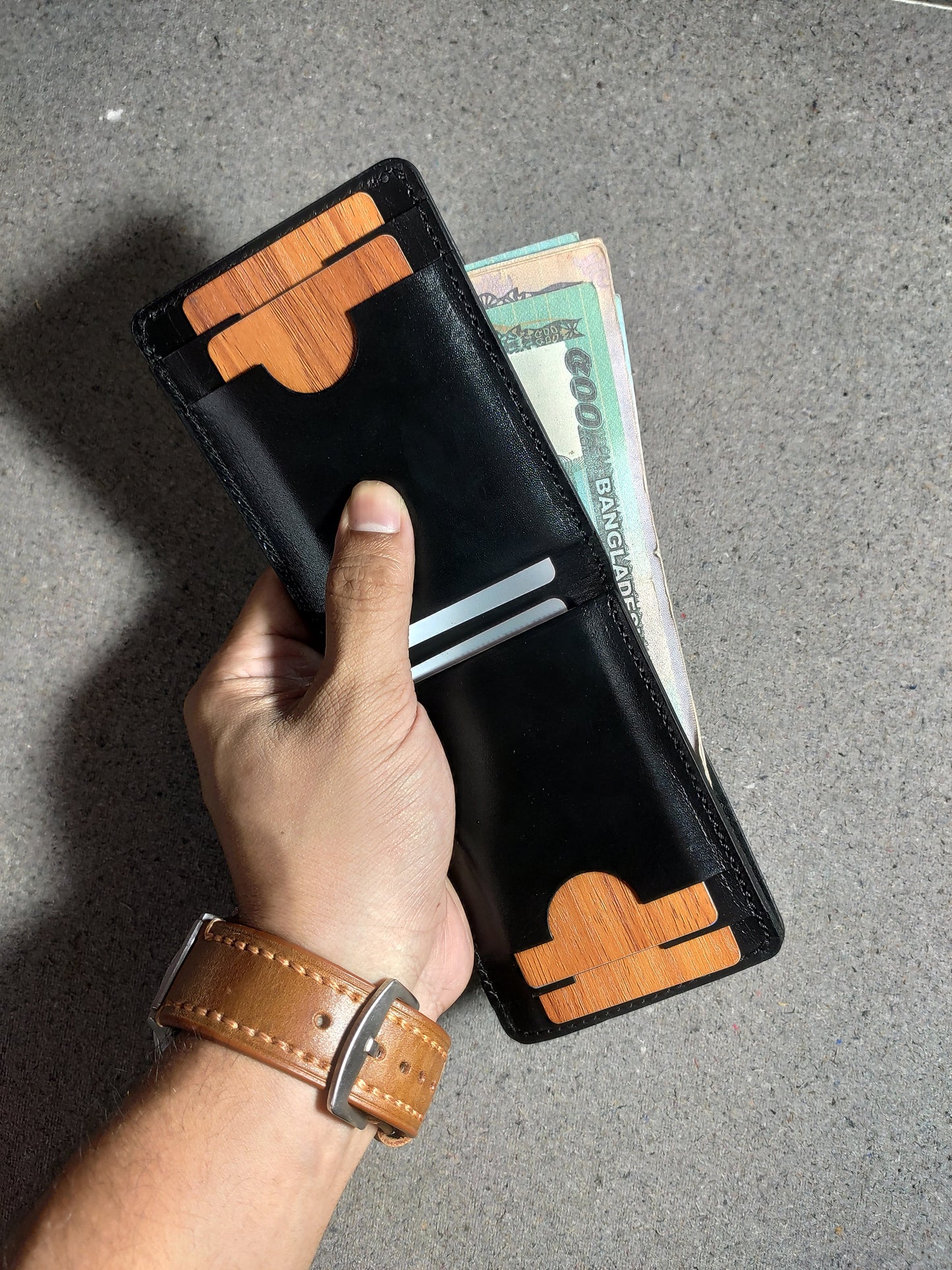 Noir Glide — The Sleek Smart-Pull Wallet (WC-C41)