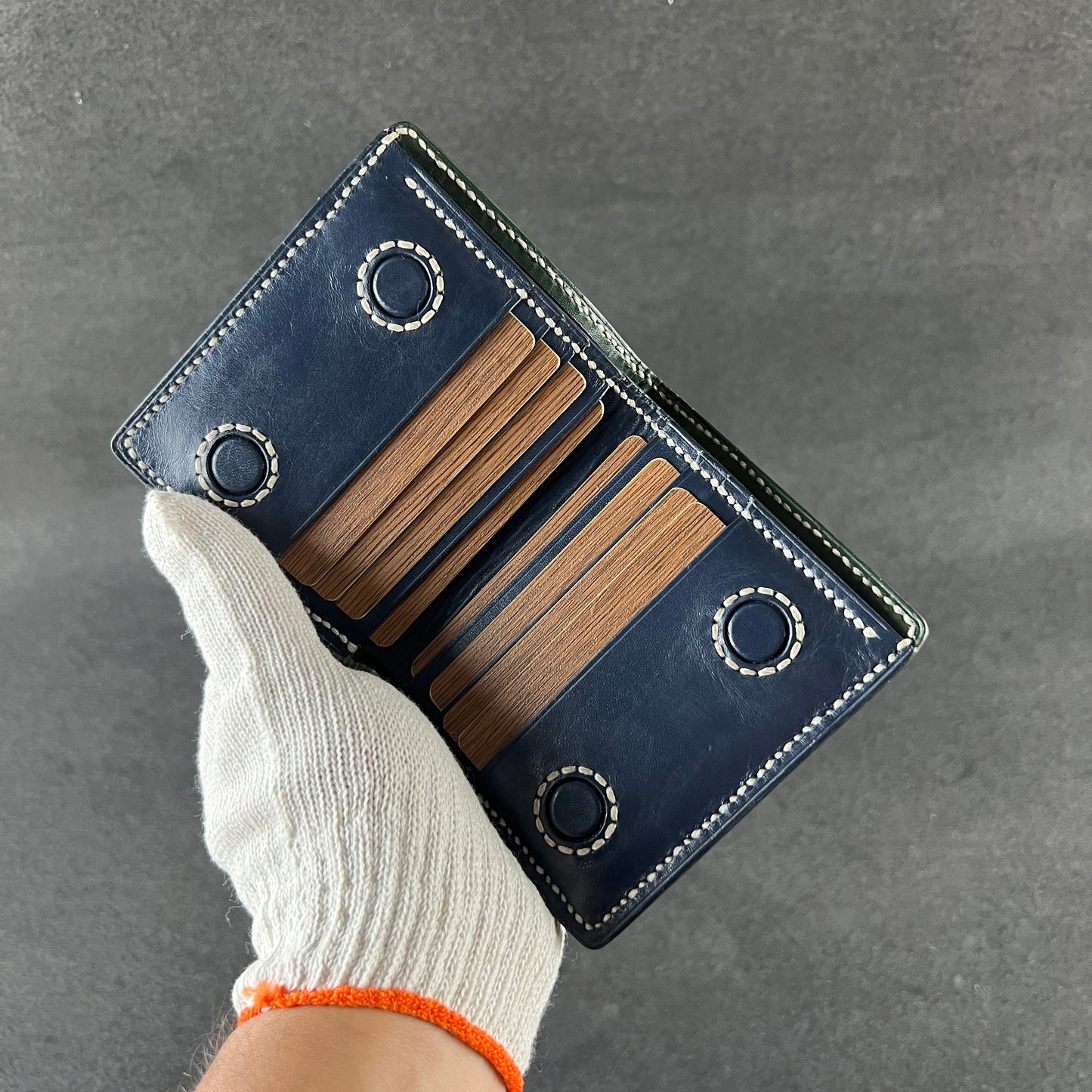 Noir Grid — The Textured Bi-Fold Wallet (WC-V5)