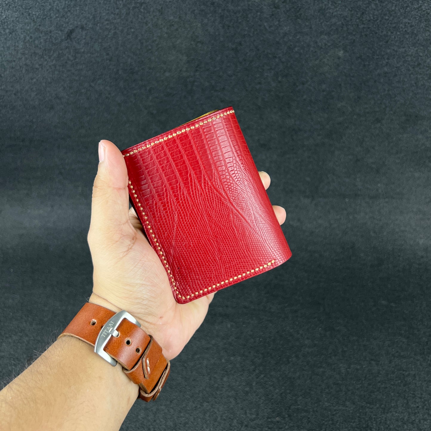 Vortical — Vertical Bi-Fold Wallet (WC-V10)