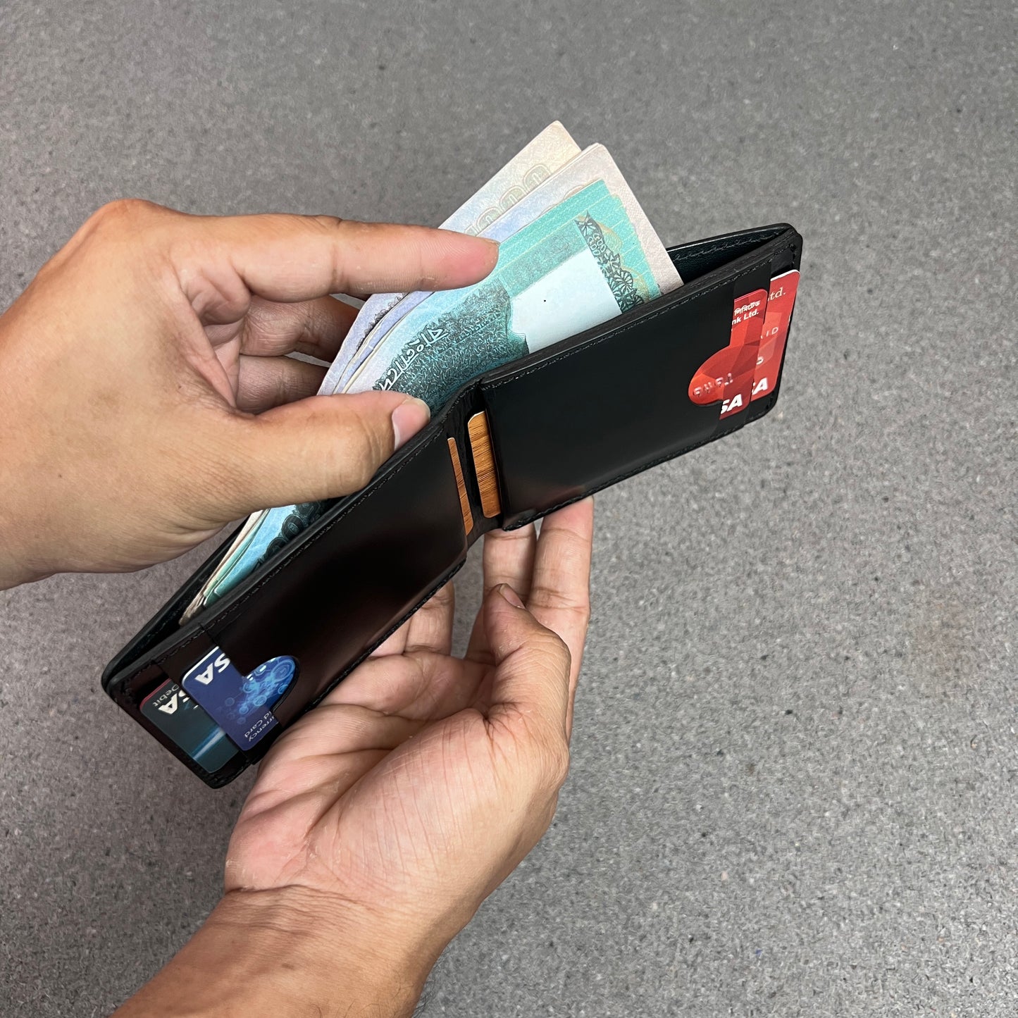 Noir Glide — The Sleek Smart-Pull Wallet (WC-C41)