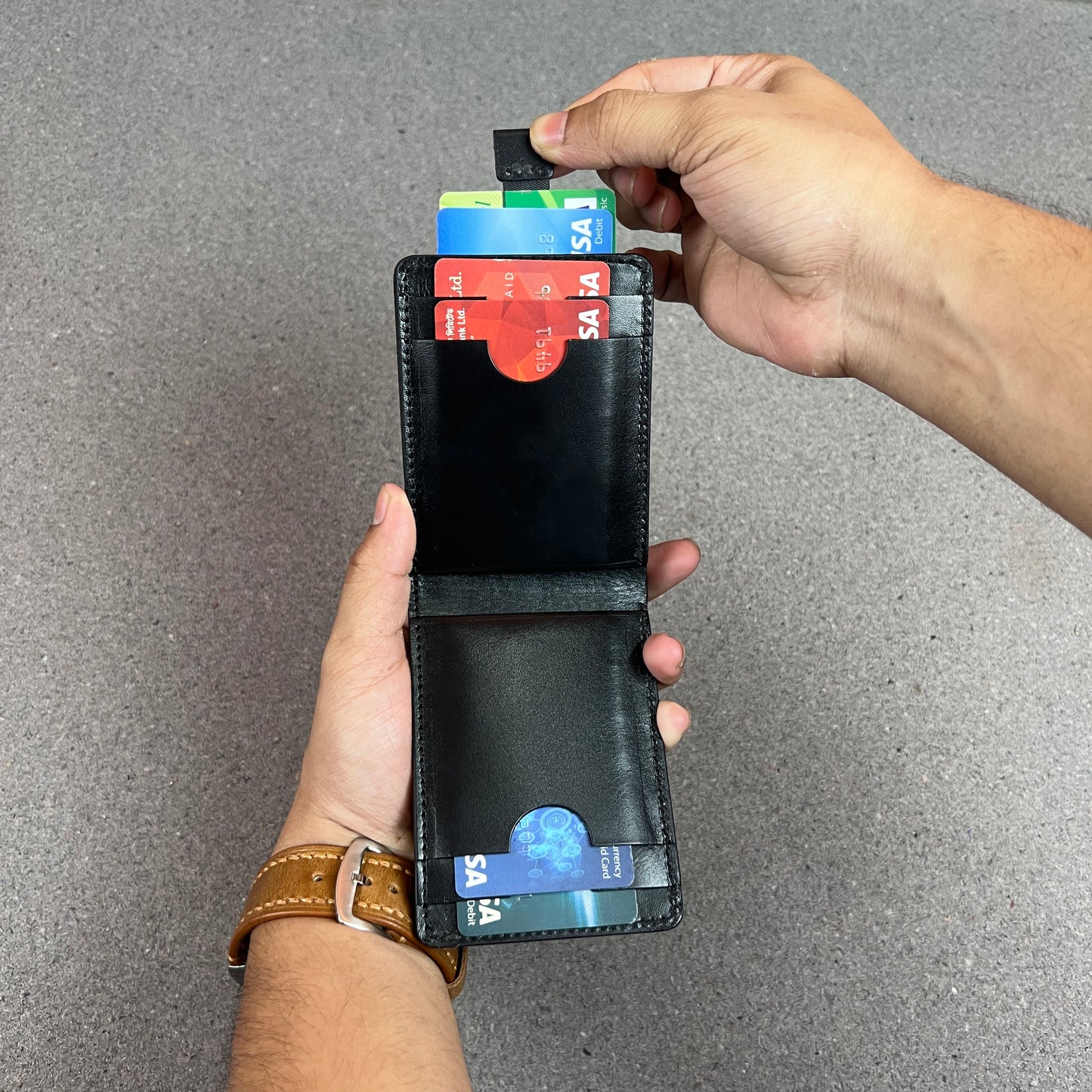 Noir Glide — The Sleek Smart-Pull Wallet (WC-C41)