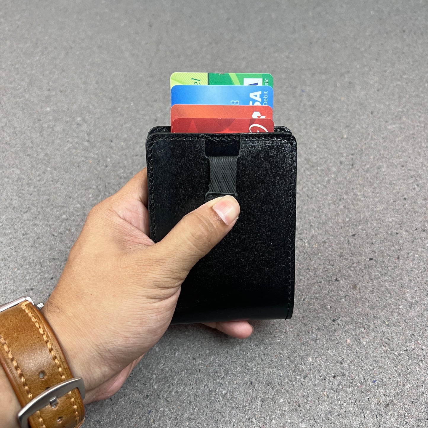Noir Glide — The Sleek Smart-Pull Wallet (WC-C41)