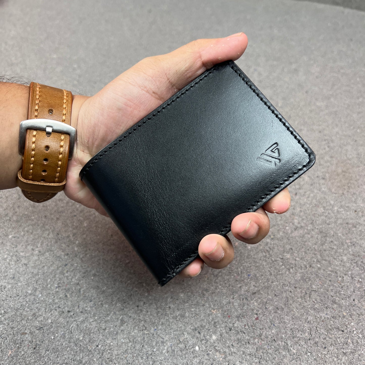 Noir Glide — The Sleek Smart-Pull Wallet (WC-C41)