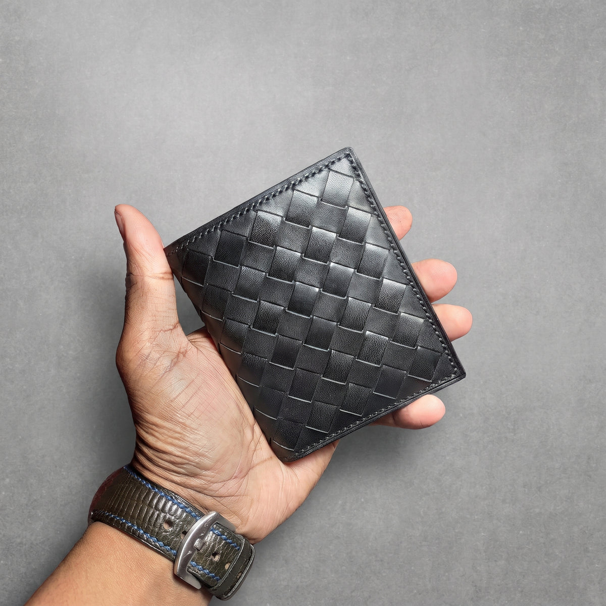 Noir Grid — Vertical Bi-Fold Wallet (WC-V5)
