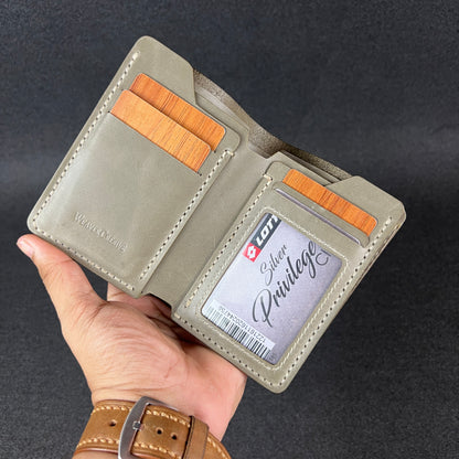 Ravelo — The Bold Fold (WC-V12)