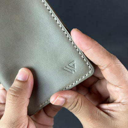 Ravelo — The Bold Fold (WC-V12)