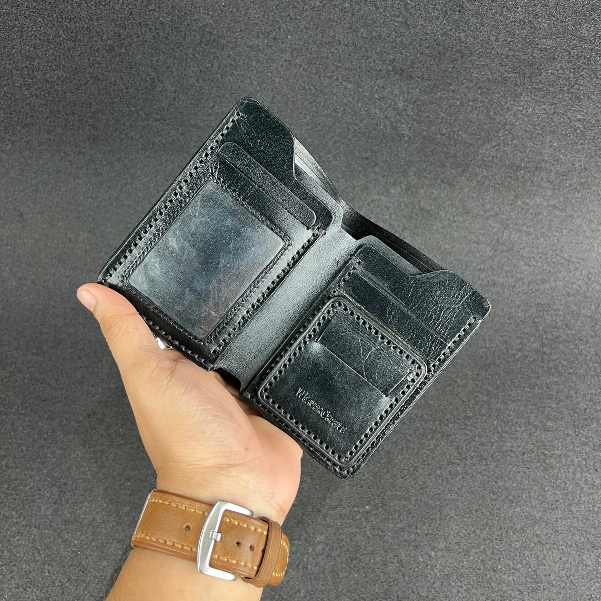 Ravelo — Vertical Bi-Fold Wallet (WC-V12)