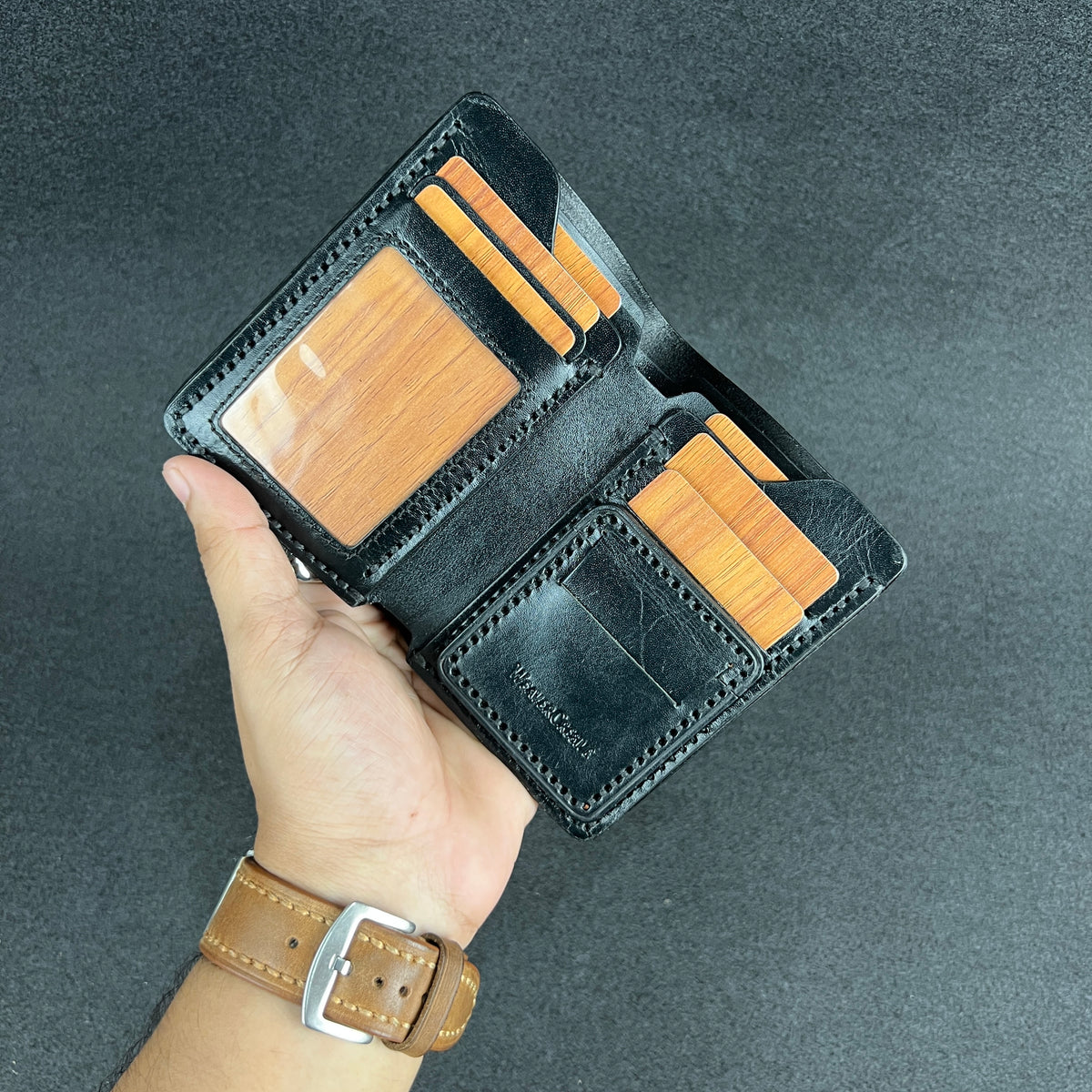 Ravelo — Vertical Bi-Fold Wallet (WC-V12)