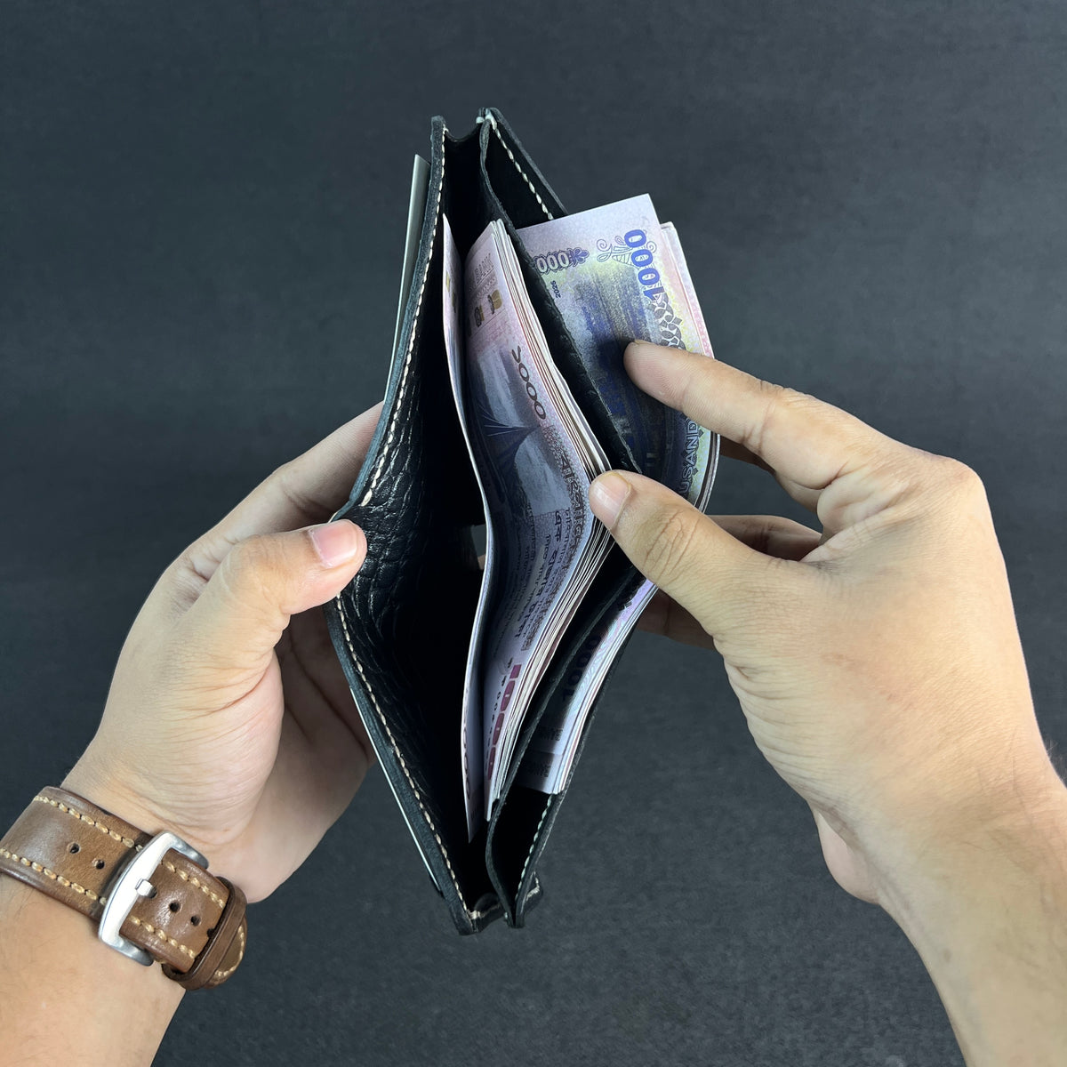Kroven — Classic Bi-Fold Wallet (WC-C5)