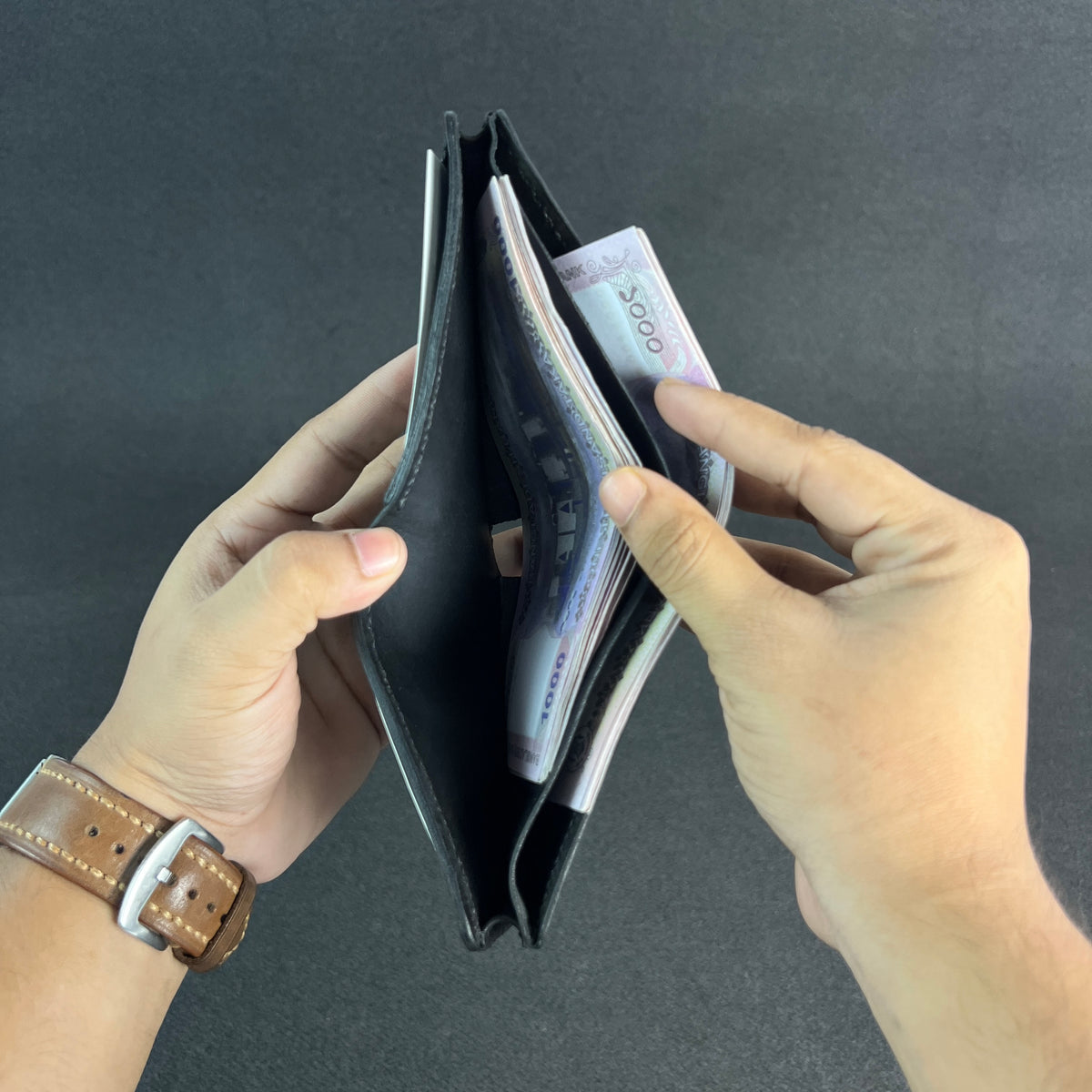 Kroven — Classic Bi-Fold Wallet (WC-C5)