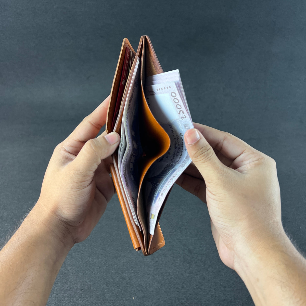Velin — Classic Bi-Fold Wallet (WC-C25)