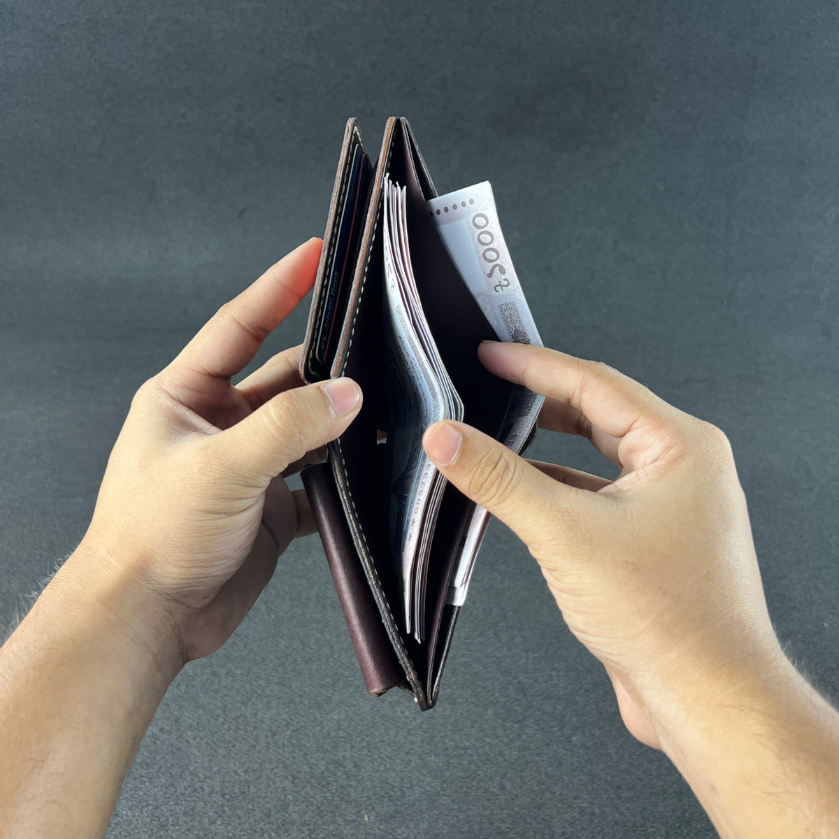 Velin — Classic Bi-Fold Wallet (WC-C25)