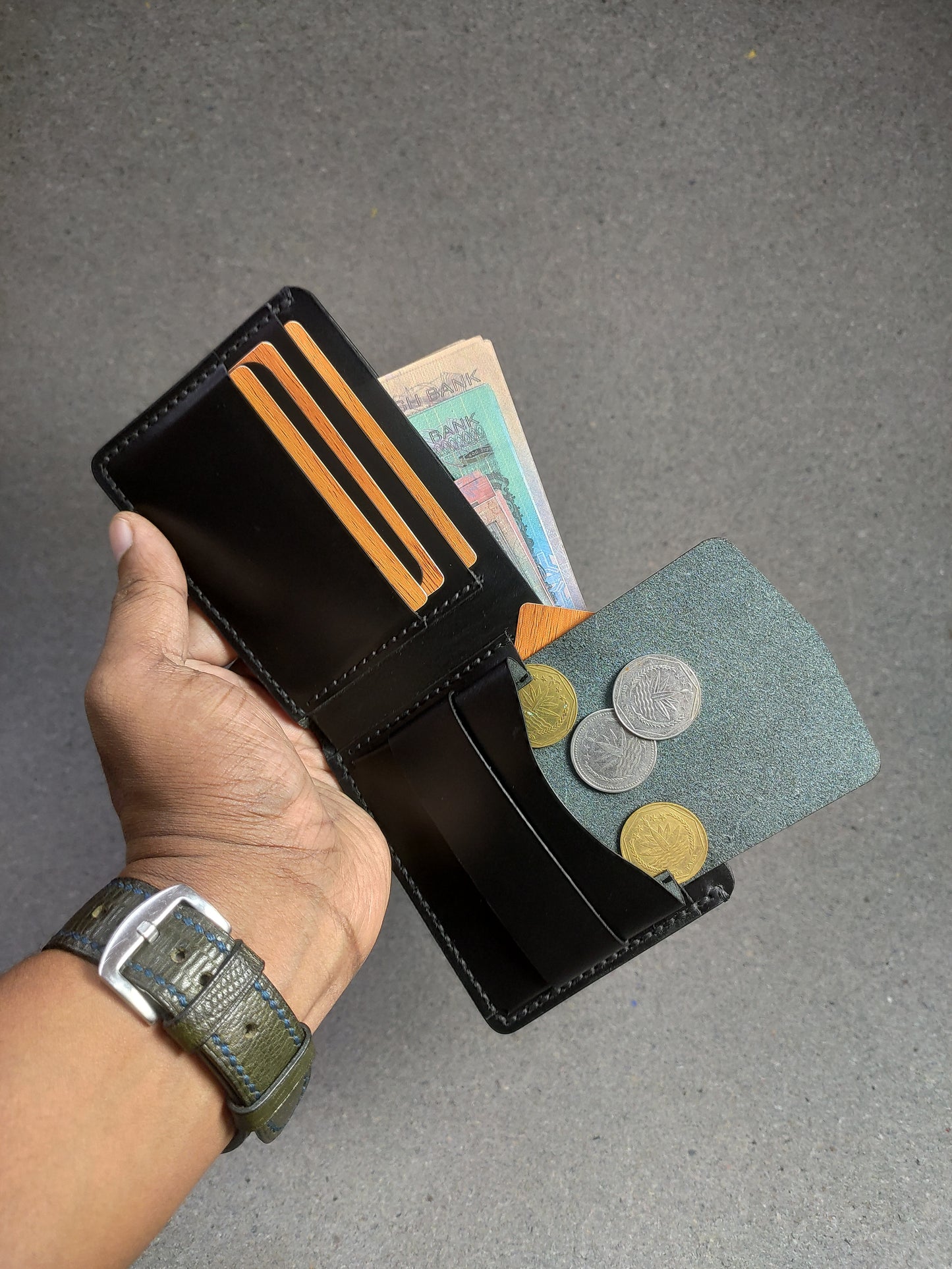 Duskline — The Refined Bi-Fold Wallet (WC-C34)