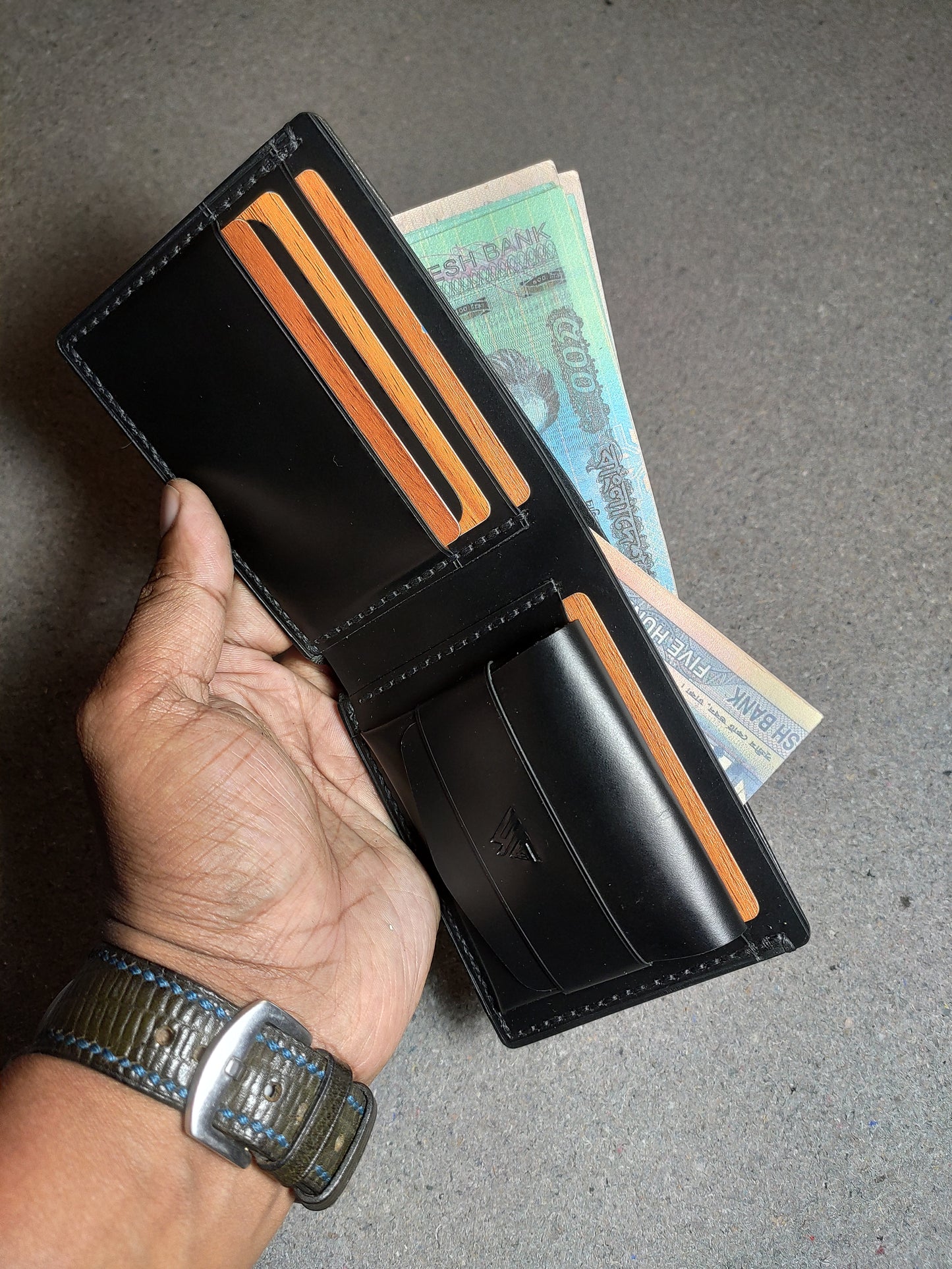 Duskline — The Refined Bi-Fold Wallet (WC-C34)