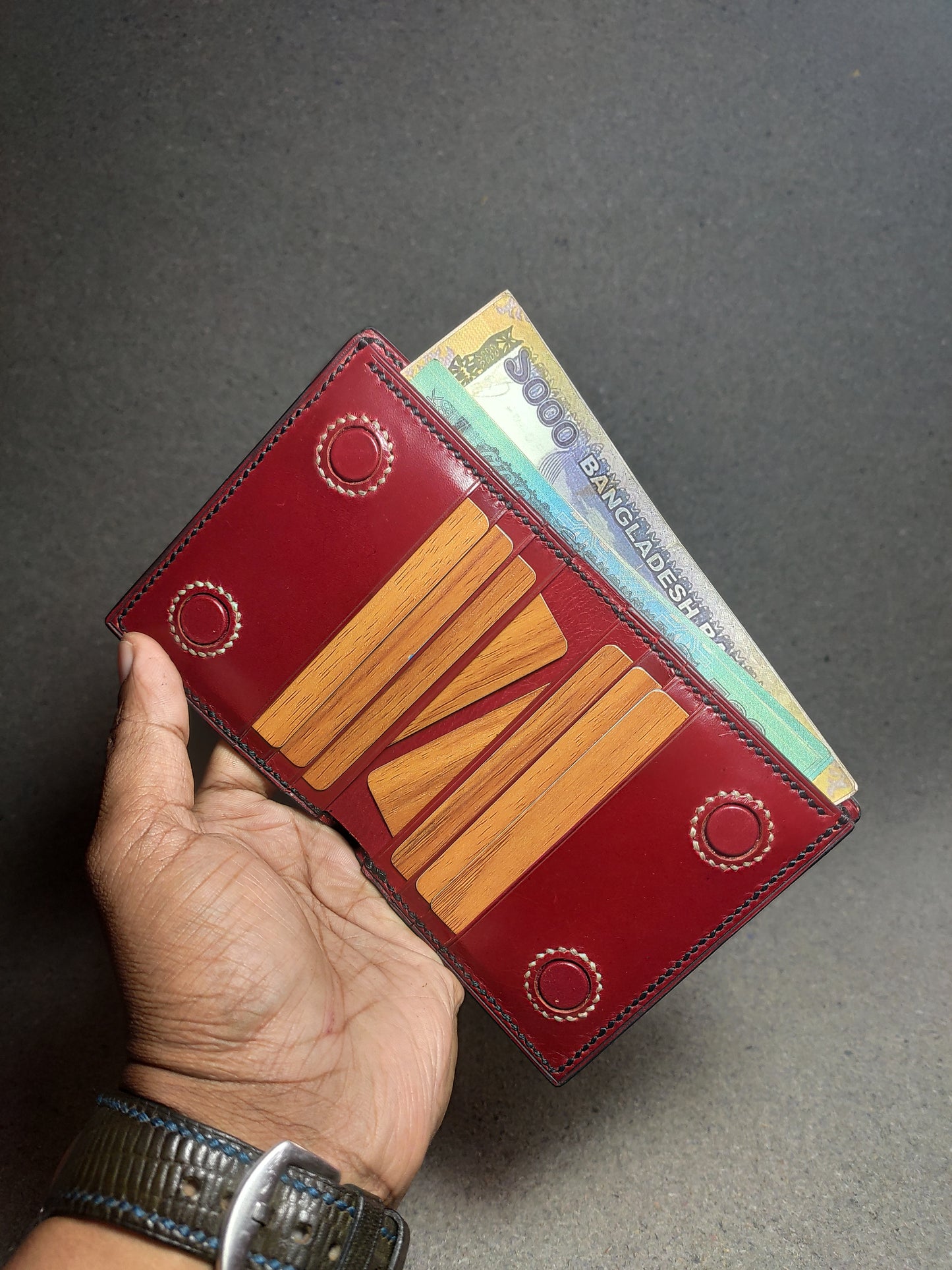 Noir Grid — The Textured Bi-Fold Wallet (WC-V5)