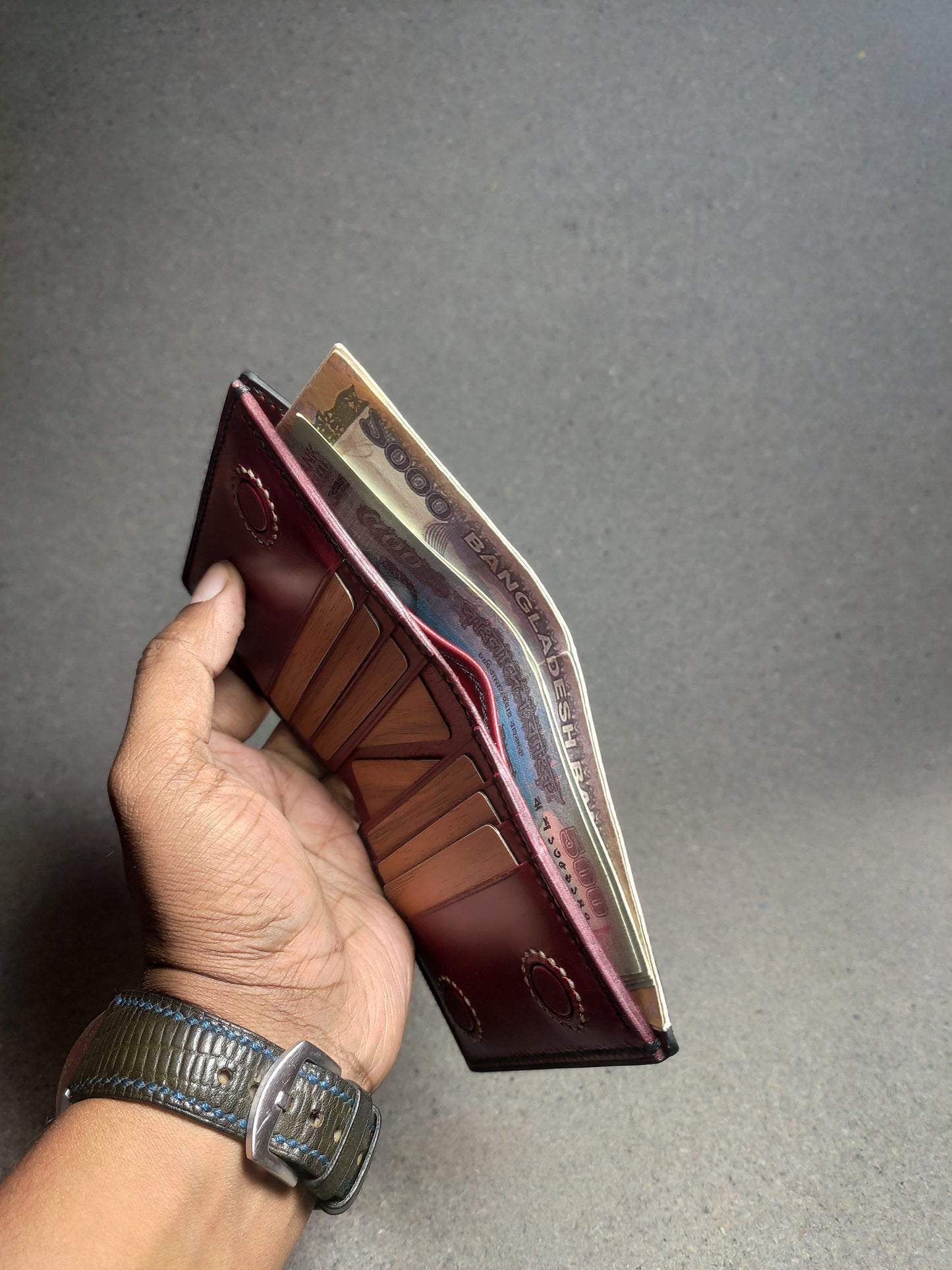 Noir Grid — The Textured Bi-Fold Wallet (WC-V5)