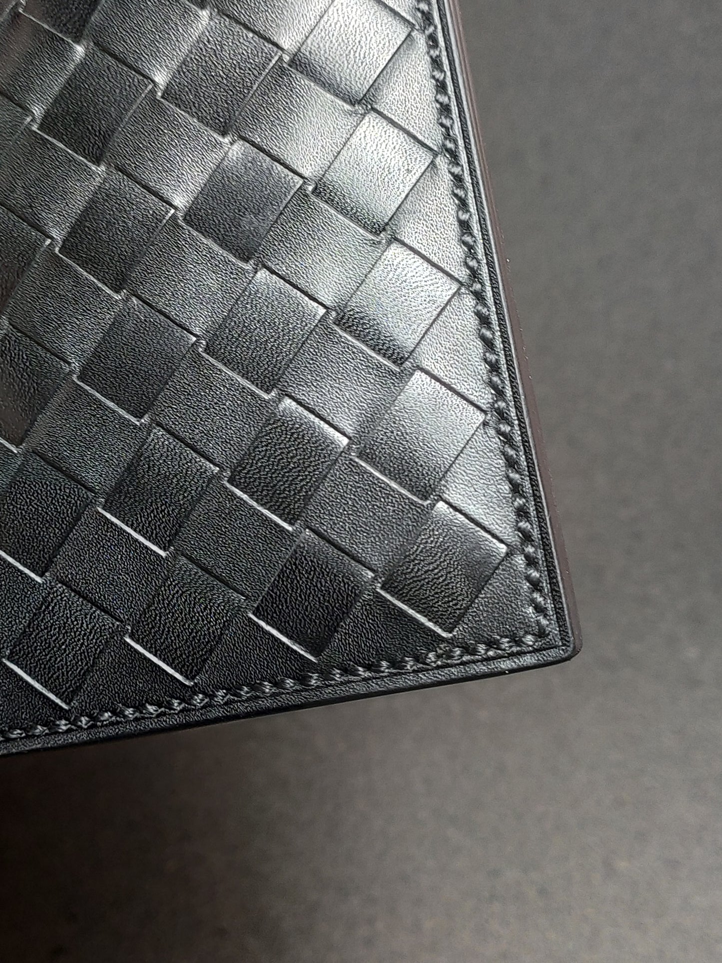 Noir Grid — The Textured Bi-Fold Wallet (WC-V5)