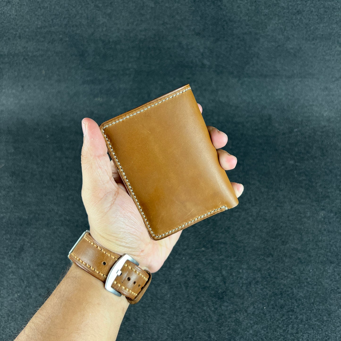 Aven — Vertical Bi-Fold Wallet (WC-V14)