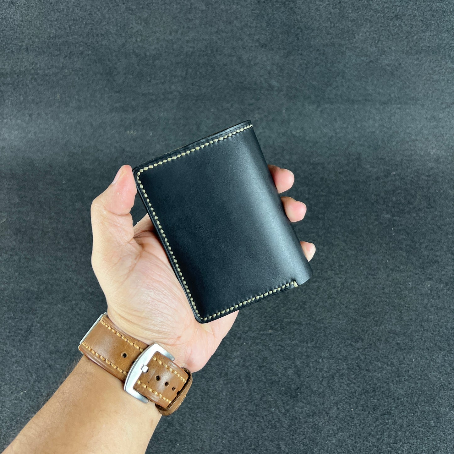Aven — Vertical Bi-Fold Wallet (WC-V14)