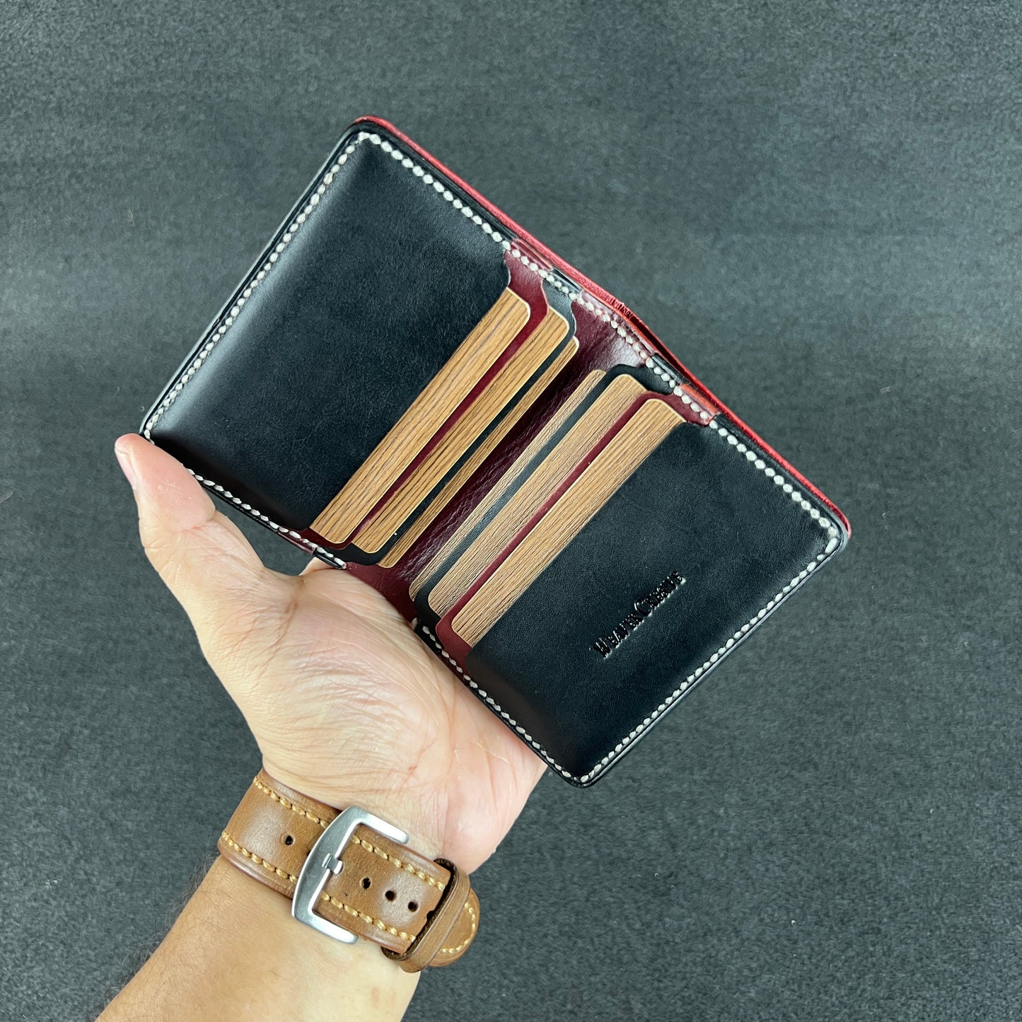 Aven — Vertical Bi-Fold Wallet (WC-V14)