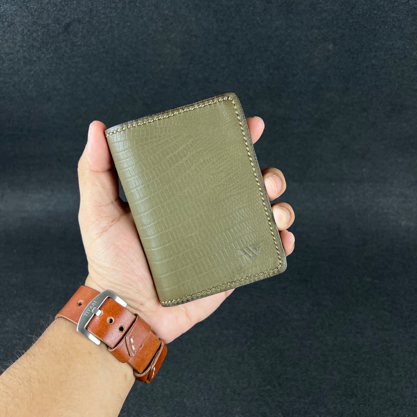 Ignis — Vertical Bi-Fold Wallet (WC-V9)