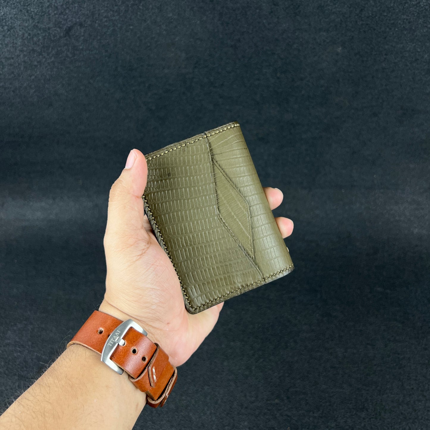 Ignis — Vertical Bi-Fold Wallet (WC-V9)