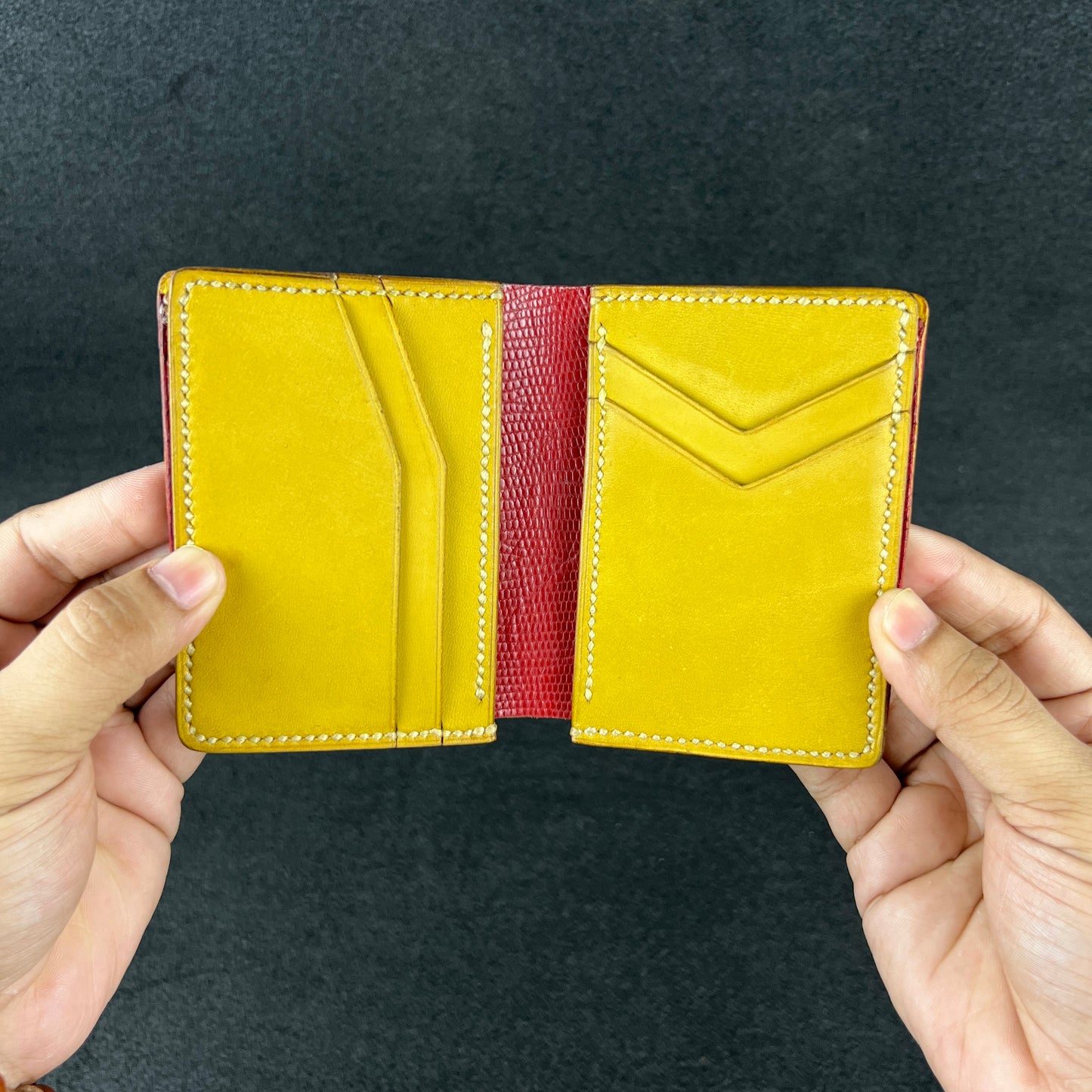 Vortical — Vertical Bi-Fold Wallet  (WC-V10)