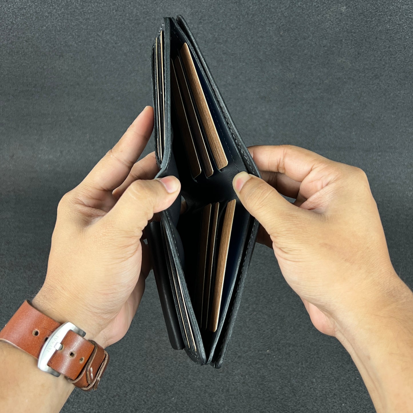 Verto — Classic Bi-Fold Wallet (WC-C39)