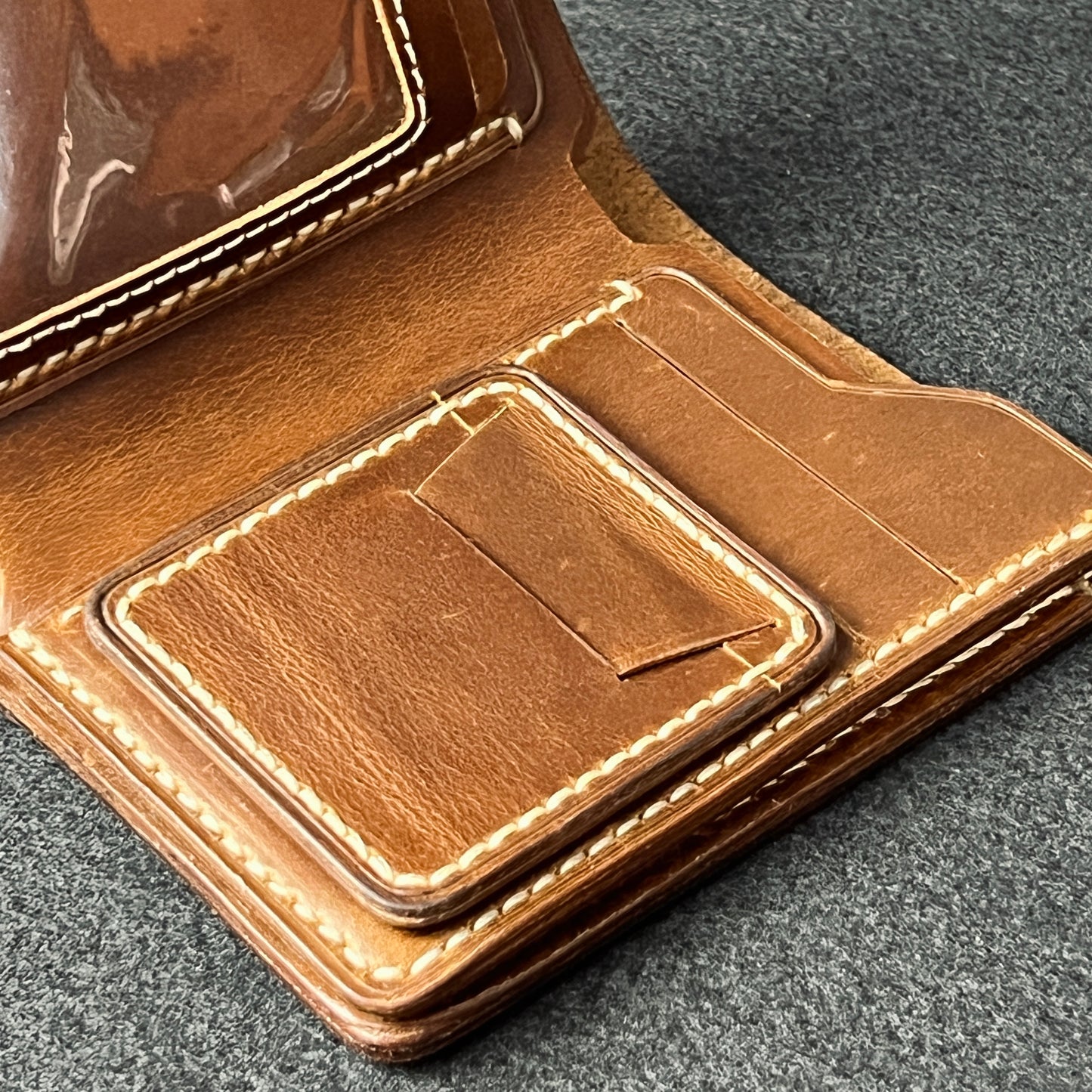 Ravelo — The Bold Fold (WC-V12)