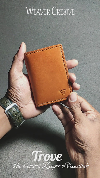 Folden  — The Vertical Keeper of Essentials (WC-V18)